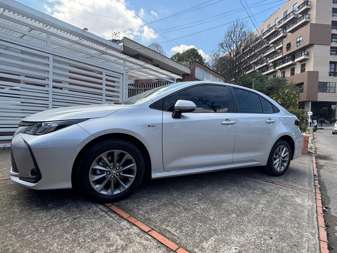 TOYOTA COROLLA HÍBRIDO MODELO 2025